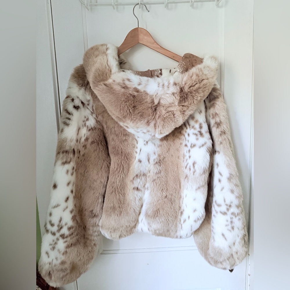 Parkhurst Outdoor Edition Beige and White Faux Fur Jacket - Picture 3 of 15